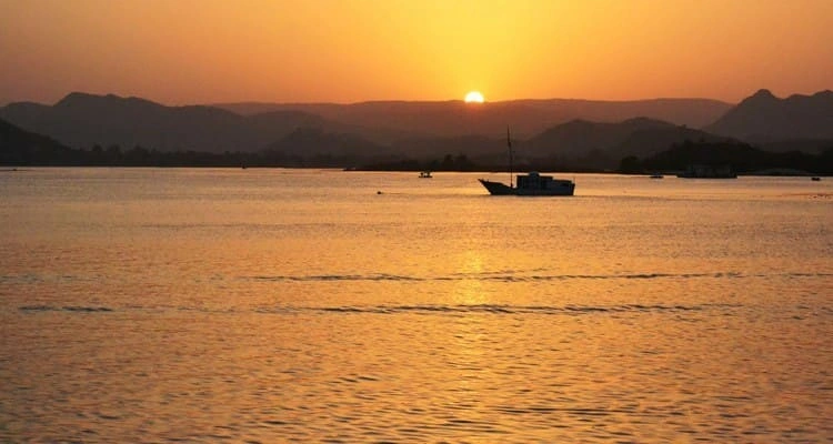 Pichola Lake